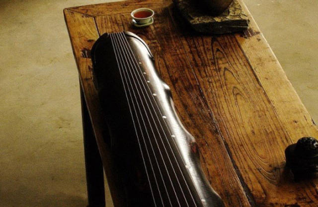 阿克苏地区古琴蕴含的传统文化，一把古琴制备出来要两年的时间
